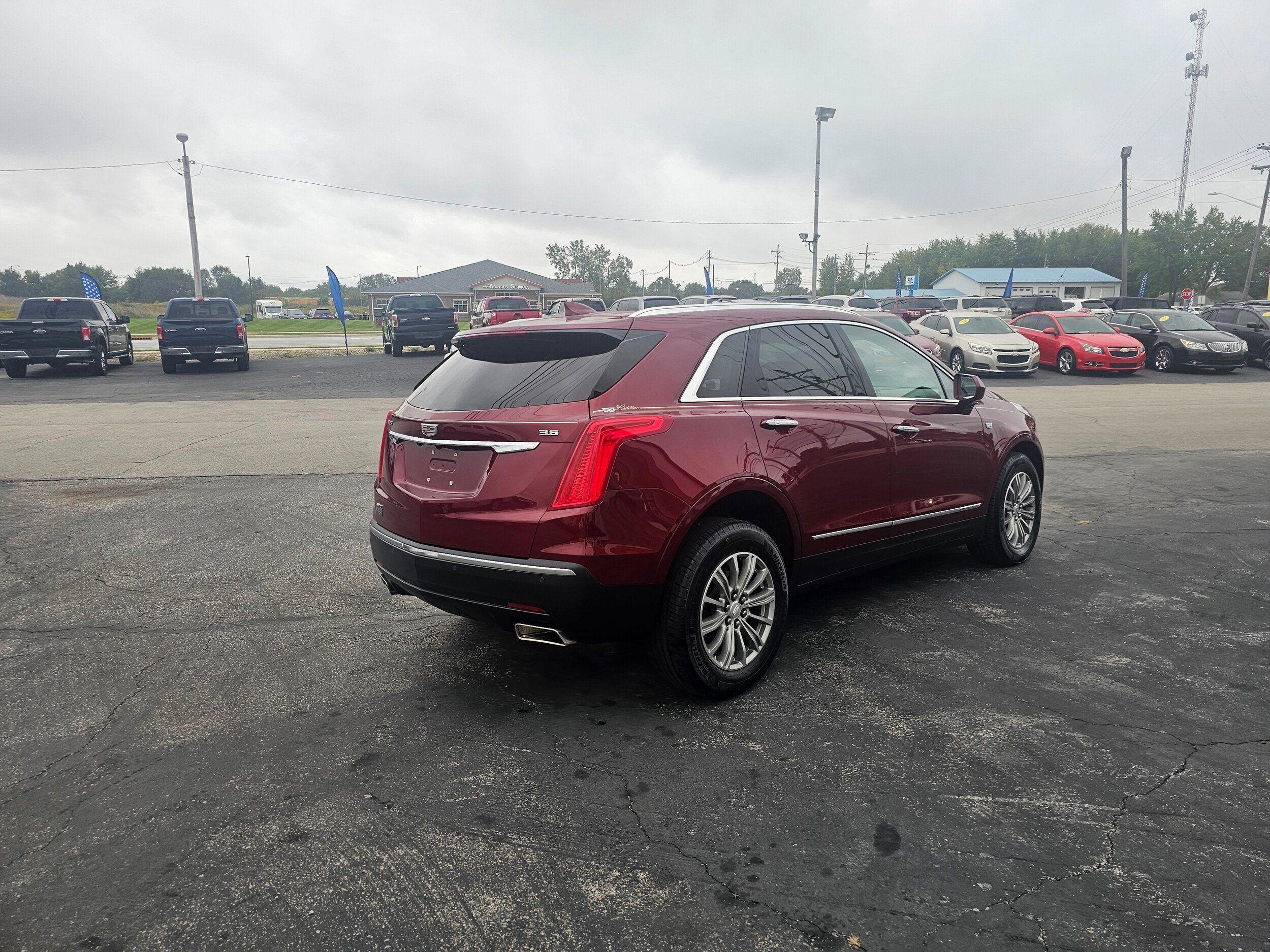 Used 2017 Cadillac XT5 Luxury w/ Driver Awareness Package AWD/4WD image 5