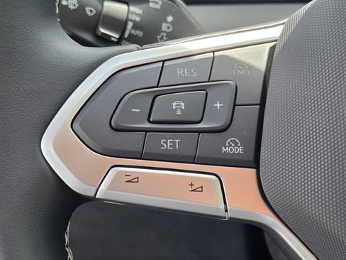 New 2026 Volkswagen Tiguan SE FWD image 26