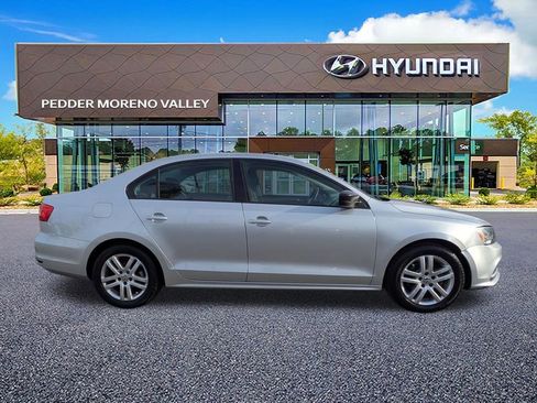 Used 2015 Volkswagen Jetta S image 3