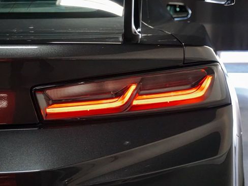 Used 2018 Chevrolet Camaro ZL1 image 81
