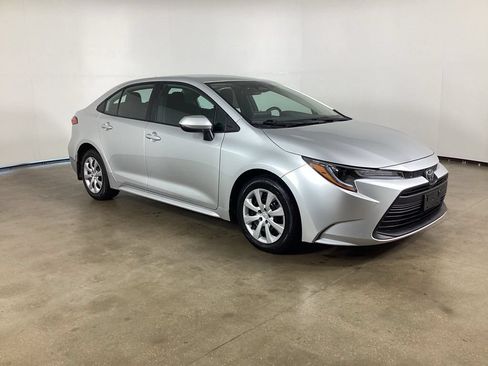 Used 2023 Toyota Corolla LE FWD image 5