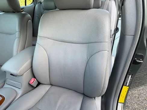 Used 2005 Lexus ES 330 w/ Preferred Accessory Pkg FWD image 25