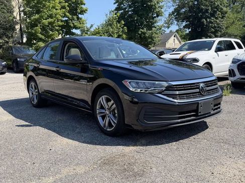 Used 2023 Volkswagen Jetta SE FWD image 2
