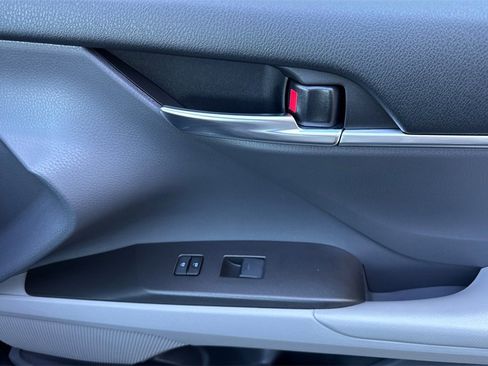 Used 2022 Toyota Camry LE image 19