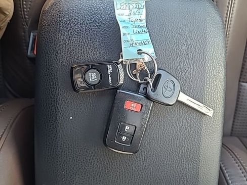 Used 2017 Toyota Tacoma Limited image 23