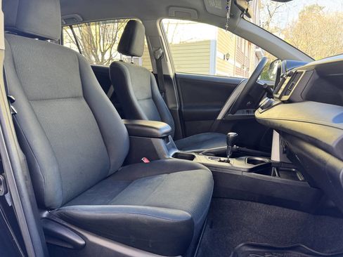 Used 2017 Toyota RAV4 LE AWD/4WD image 16