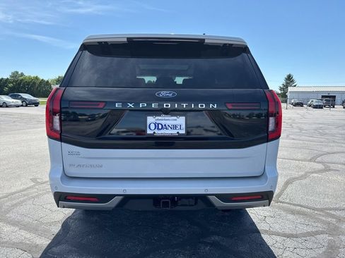 Used 2025 Ford Expedition Platinum AWD/4WD image 7