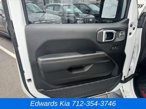 Used 2021 Jeep Gladiator Overland image 15