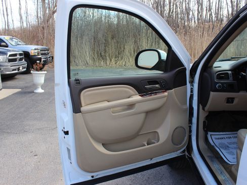 Used 2011 GMC Yukon Denali image 14