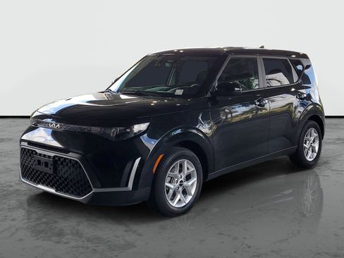 Used 2024 Kia Soul LX w/ Option Group 015 FWD image 4