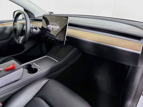 Used 2022 Tesla Model Y Performance AWD/4WD image 32