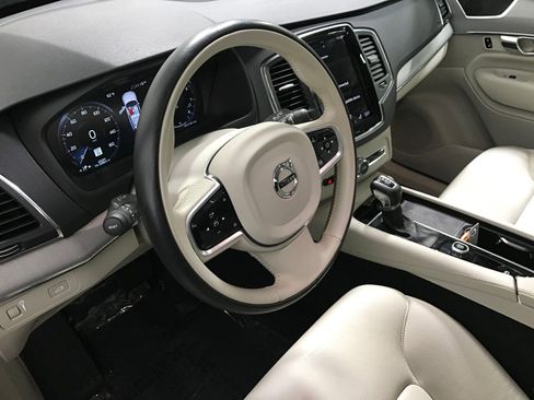 Used 2022 Volvo XC90 T5 Momentum w/ Climate Package AWD/4WD image 14