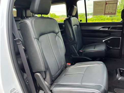 Used 2025 Jeep Wagoneer Series III w/ Premium Group I AWD/4WD image 27