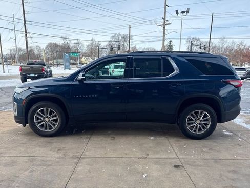 Used 2023 Chevrolet Traverse LT image 8