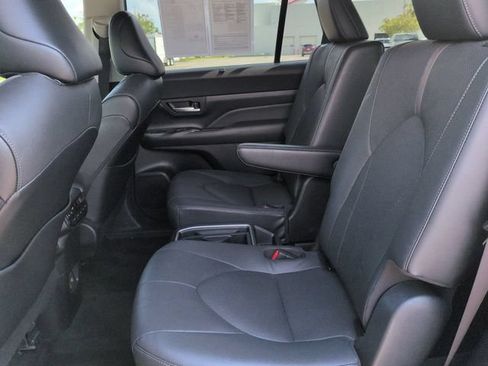 Certified 2024 Toyota Grand Highlander AWD image 14