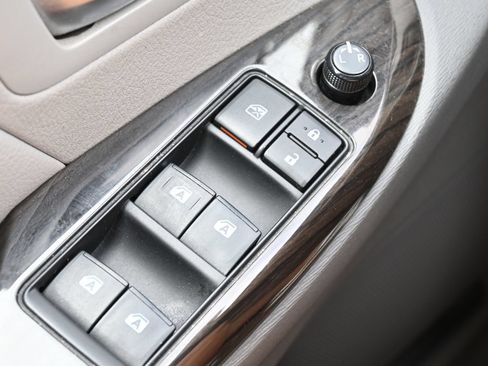 Used 2019 Toyota Sienna XLE FWD image 14