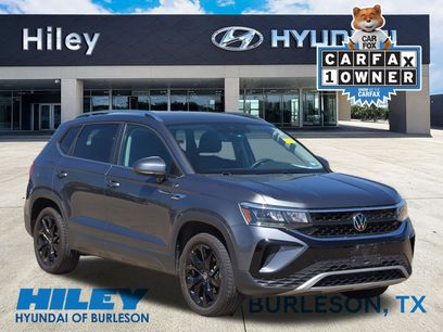 Used 2023 Volkswagen Taos SE w/ Black Wheel Package