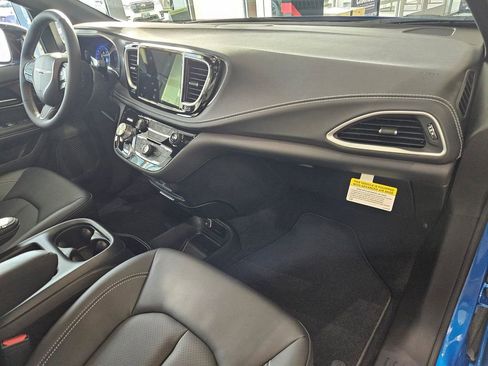 New 2026 Chrysler Pacifica Select w/ S Appearance Package image 38