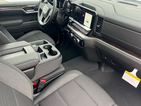 New 2026 GMC Sierra 1500 SLE image 12
