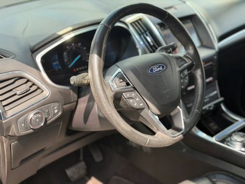 Used 2019 Ford Edge Titanium FWD image 9