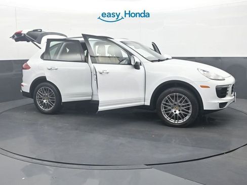 Used 2016 Porsche Cayenne w/ Premium Package AWD/4WD image 34