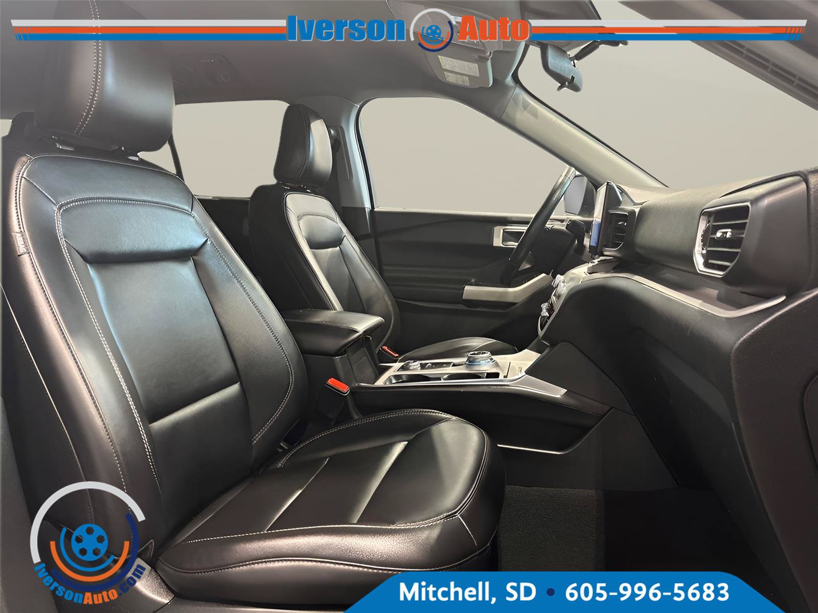 Used 2024 Ford Explorer XLT w/ Equipment Group 202A AWD/4WD image 34