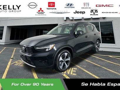 Used 2025 Volvo XC40 B5 Plus w/ Climate Package
