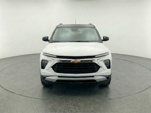 Used 2025 Chevrolet TrailBlazer LT w/ Driver Confidence Package image 2