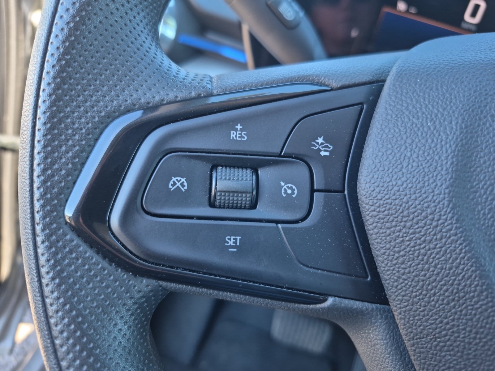 Used 2026 Chevrolet Trax LT FWD image 16