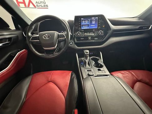 Used 2022 Toyota Highlander XSE image 29