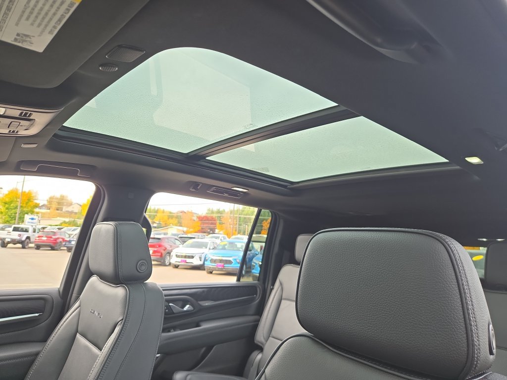 Used 2022 GMC Yukon XL Denali AWD/4WD image 29