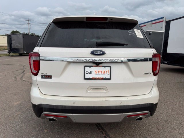 Used 2017 Ford Explorer XLT w/ Equipment Group 202A AWD/4WD image 6