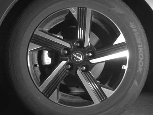 Used 2025 Nissan Sentra SV FWD image 12