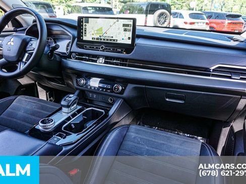Used 2025 Mitsubishi Outlander SE FWD image 26