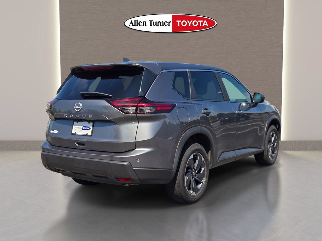 Used 2025 Nissan Rogue SV FWD image 6