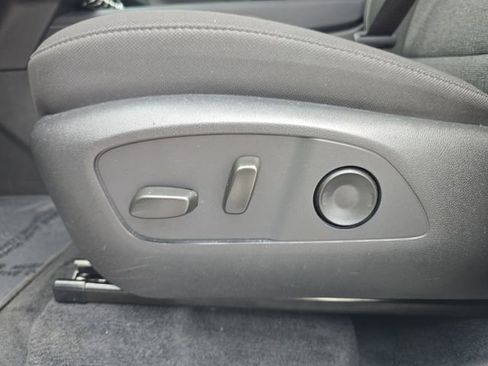 Certified 2025 GMC Acadia Elevation FWD image 18