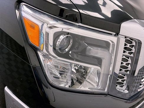 Used 2016 Nissan Titan SL image 23