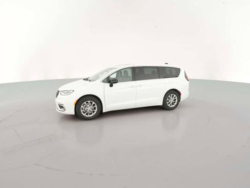 New 2026 Chrysler Pacifica Limited image 5