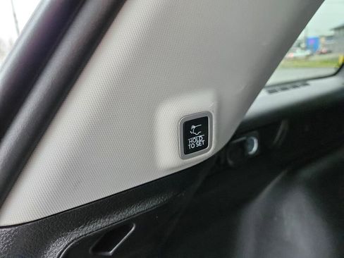 Used 2023 Jeep Grand Cherokee Limited w/ Luxury Tech Group II image 13