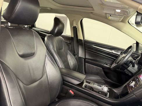Used 2019 Ford Fusion Titanium image 27