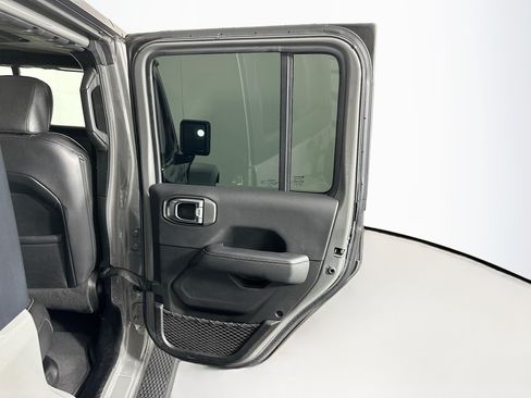 Used 2023 Jeep Wrangler Unlimited Sahara AWD/4WD image 29