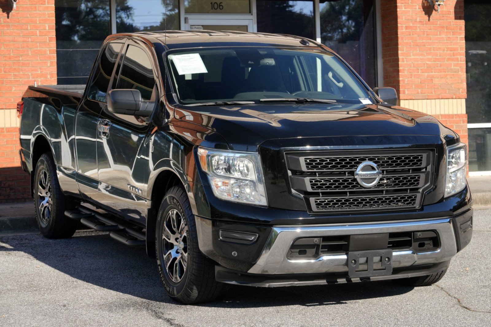 Used 2021 Nissan Titan SV w/ SV Convenience Package RWD image 40