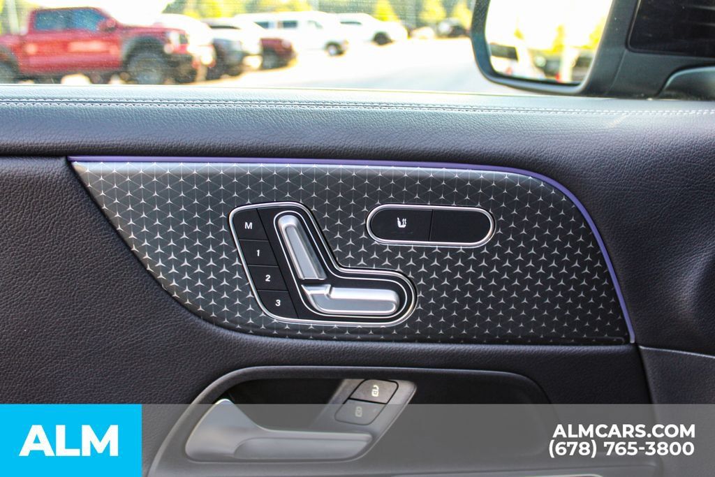 Used 2024 Mercedes-Benz GLB 250 4MATIC image 38