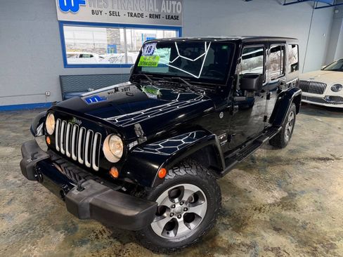 Used 2018 Jeep Wrangler Unlimited Sahara w/ Connectivity Group AWD/4WD image 1