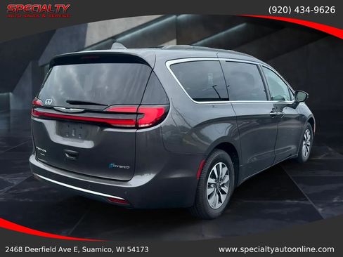 Used 2021 Chrysler Pacifica Touring w/ Cold Weather Group FWD image 4