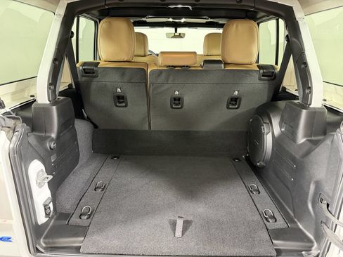 Used 2023 Jeep Wrangler Unlimited Sahara AWD/4WD image 13