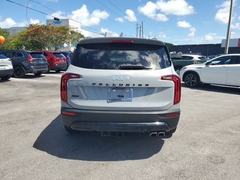 Used 2022 Kia Telluride EX w/ EX Premium Package AWD/4WD image 6