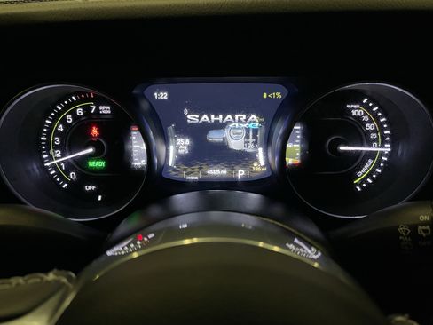 Used 2022 Jeep Wrangler Unlimited Sahara w/ Cold Weather Group AWD/4WD image 20