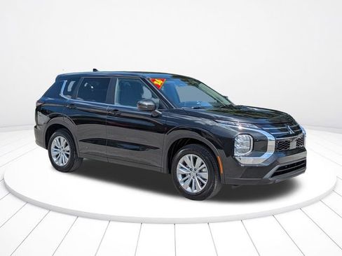 New 2026 Mitsubishi Outlander ES FWD image 2