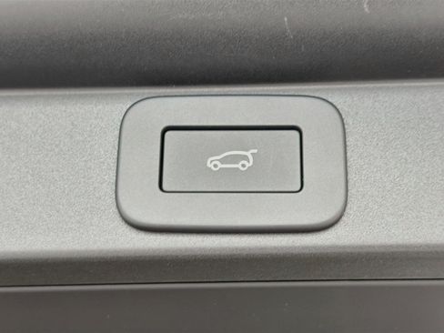 New 2026 Land Rover Range Rover Long Wheelbase SE AWD/4WD image 14